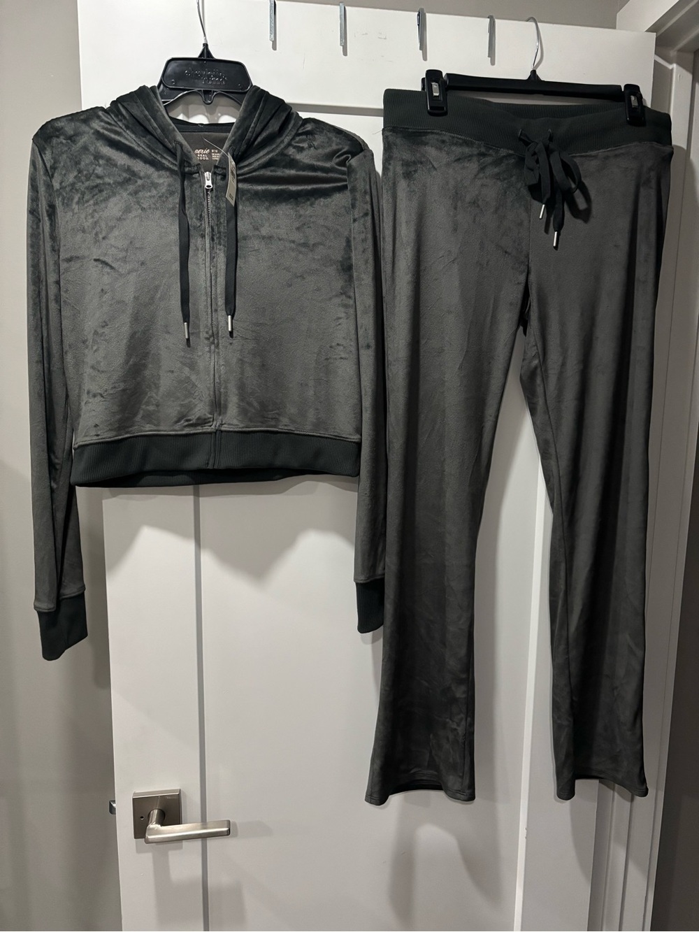 aerie Y2K Real Good Cloud Velour Cropped Tracksuit in Smoked Gray